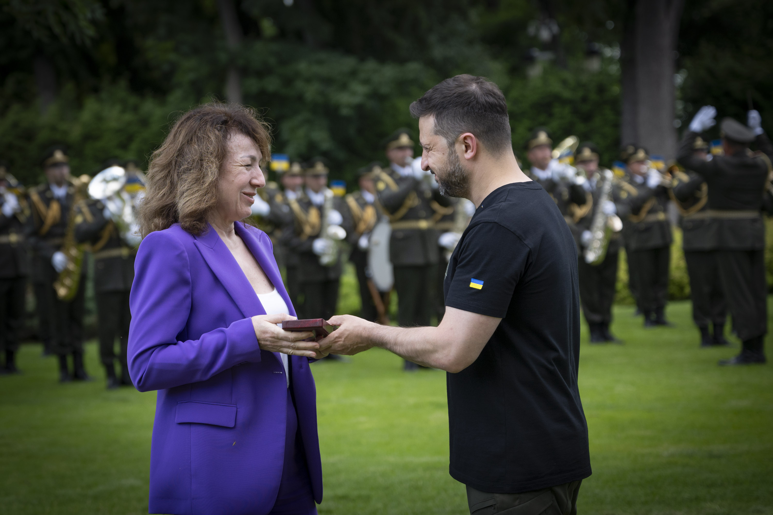 Президент Володимир Зеленський відзначив званням “Заслужений лікар України” директорку закладу Інну Холодняк